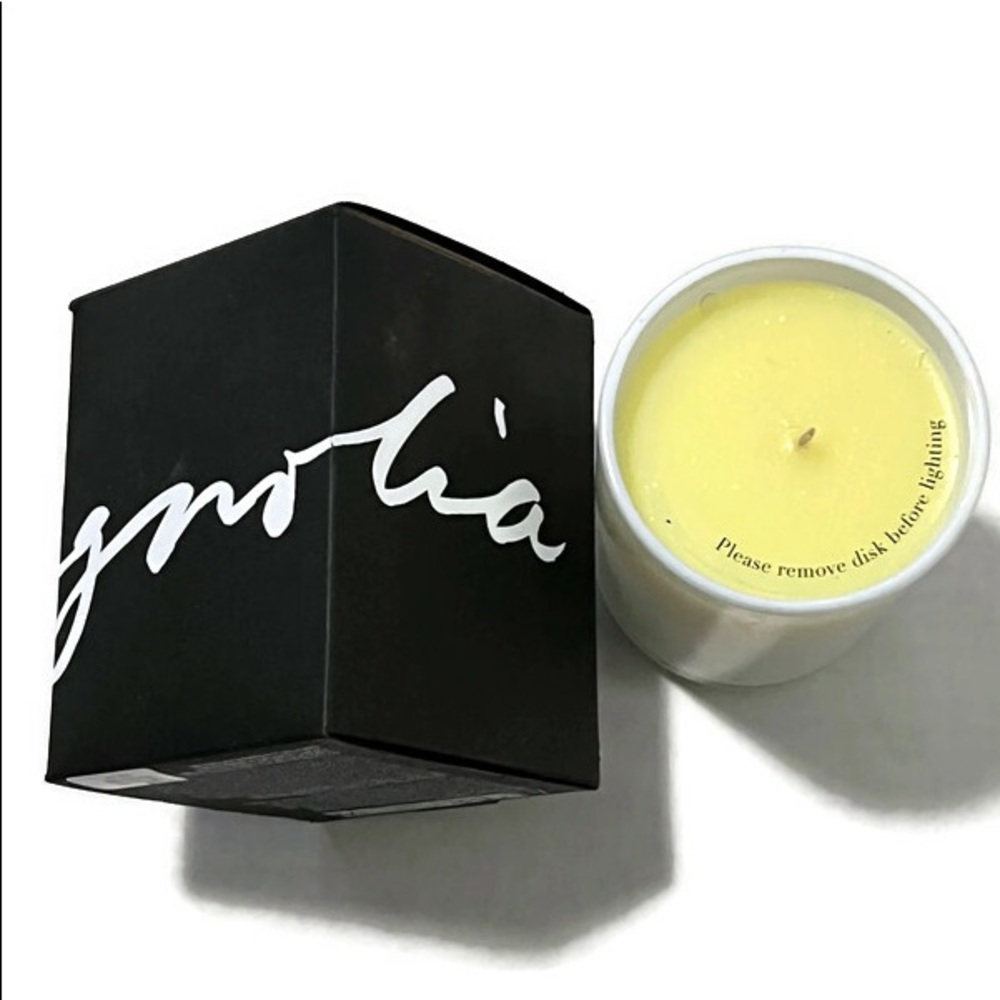 NWT Banana Republic Magnolia scented candle 8.6 oz/245g